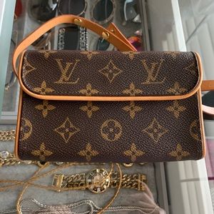 100% AUTHENTIC LV monogram Pochette belt bag.